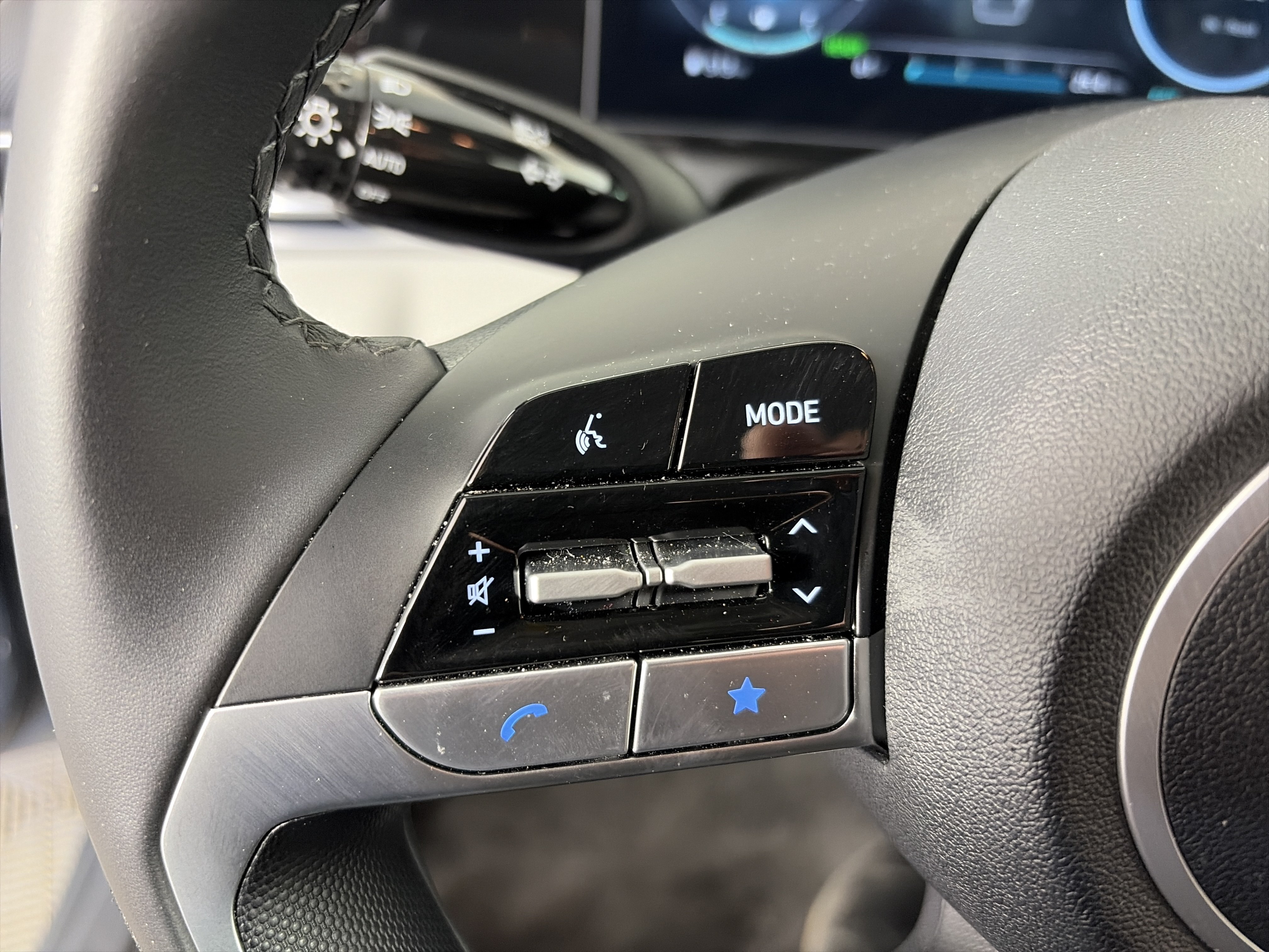 New 2025 Hyundai Elantra Limited FWD image 34