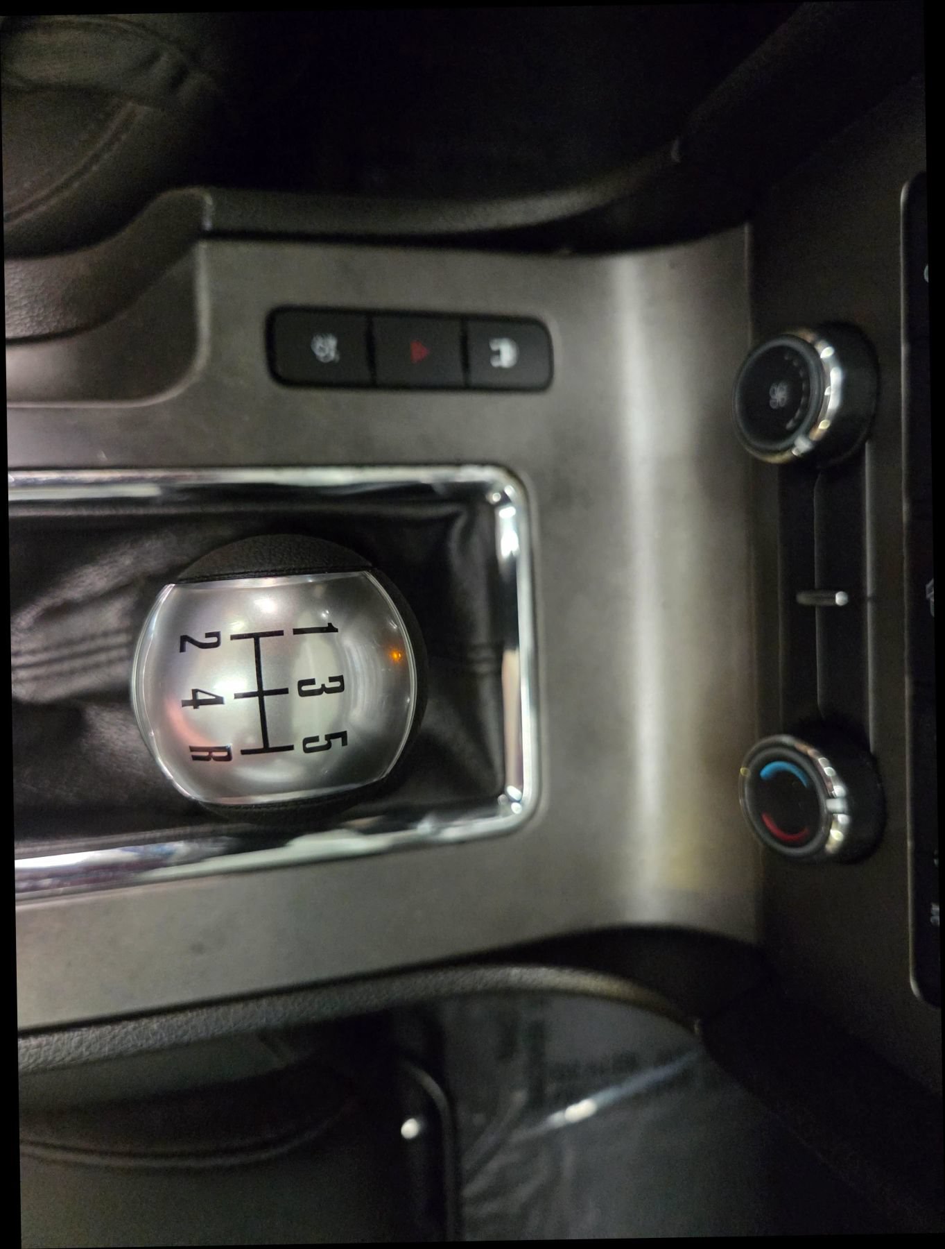 Used 2010 Ford Mustang Convertible RWD image 25