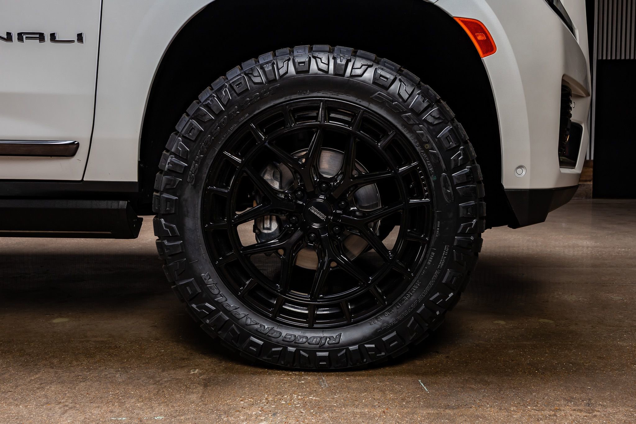 Used 2024 GMC Yukon Denali Ultimate image 12