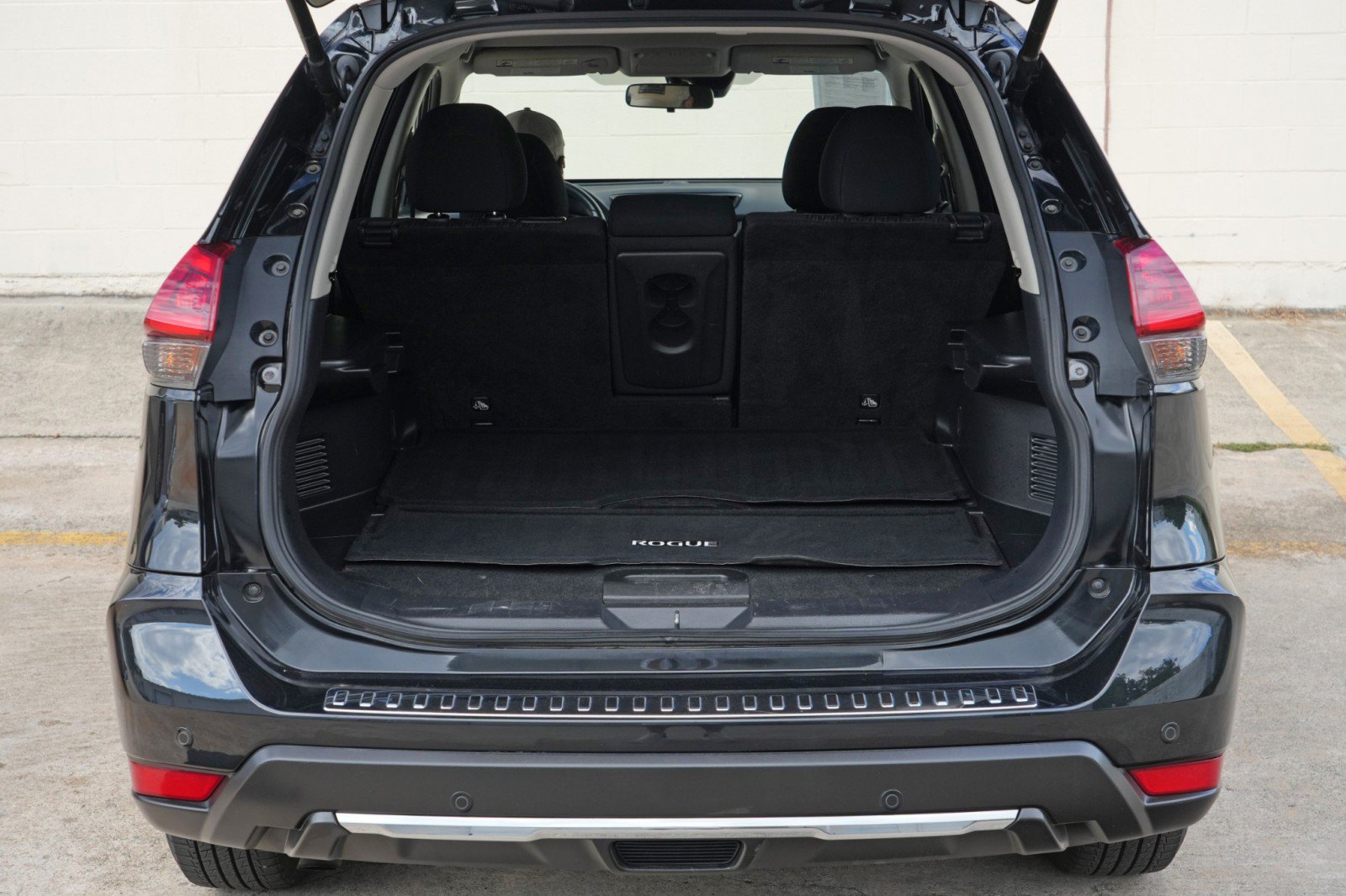 Used 2019 Nissan Rogue SV w/ Premium Package FWD image 9