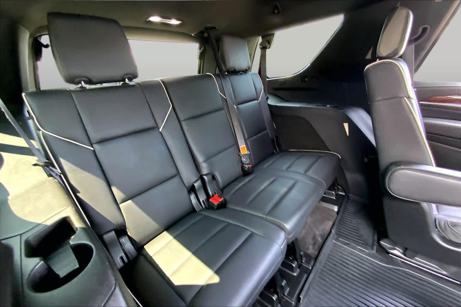 Used 2023 Cadillac Escalade Premium Luxury w/ LPO, Floor Liner Package AWD/4WD image 18