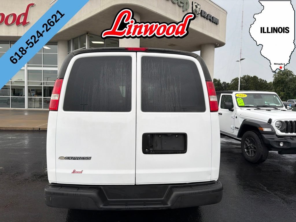 Used 2020 Chevrolet Express 2500 w/ Driver Convenience Package RWD image 4