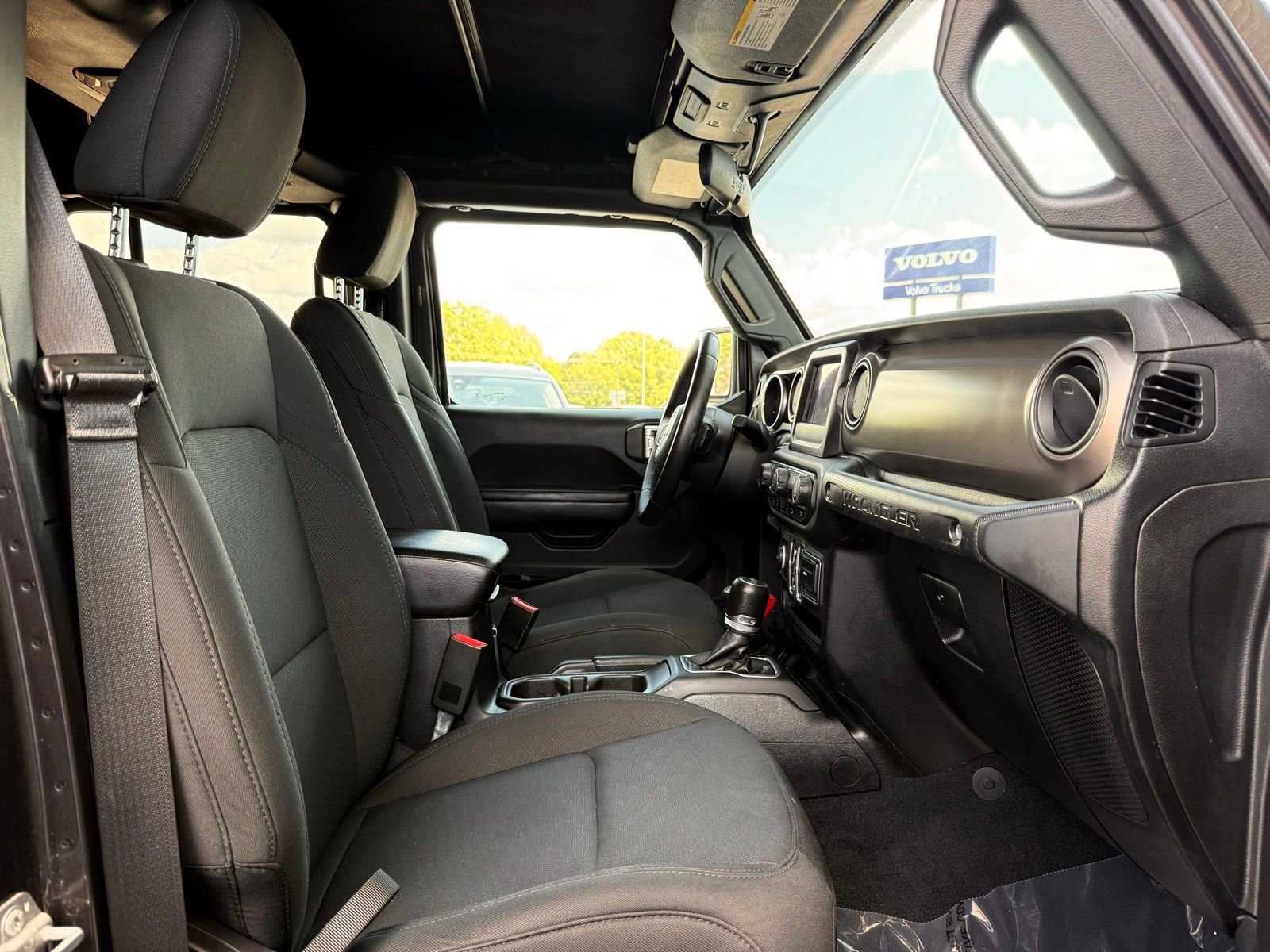 Used 2018 Jeep Wrangler Unlimited Sport S image 33