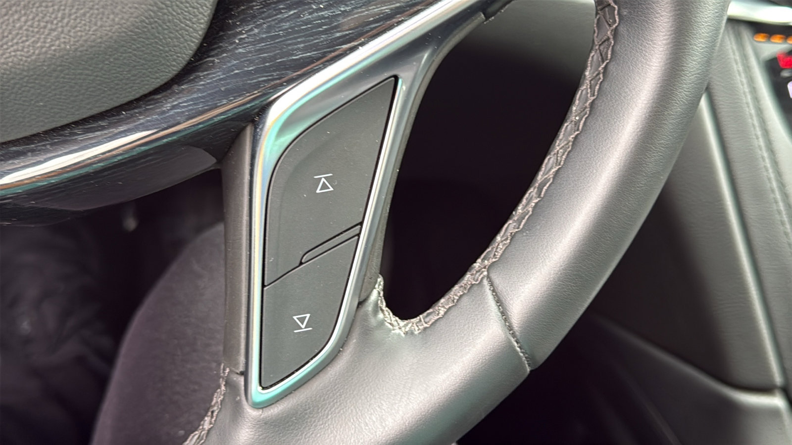 Certified 2025 Cadillac XT5 Premium Luxury image 18