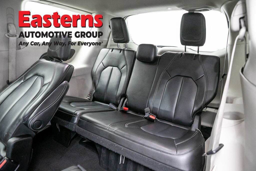 Used 2023 Chrysler Pacifica Touring-L FWD image 26