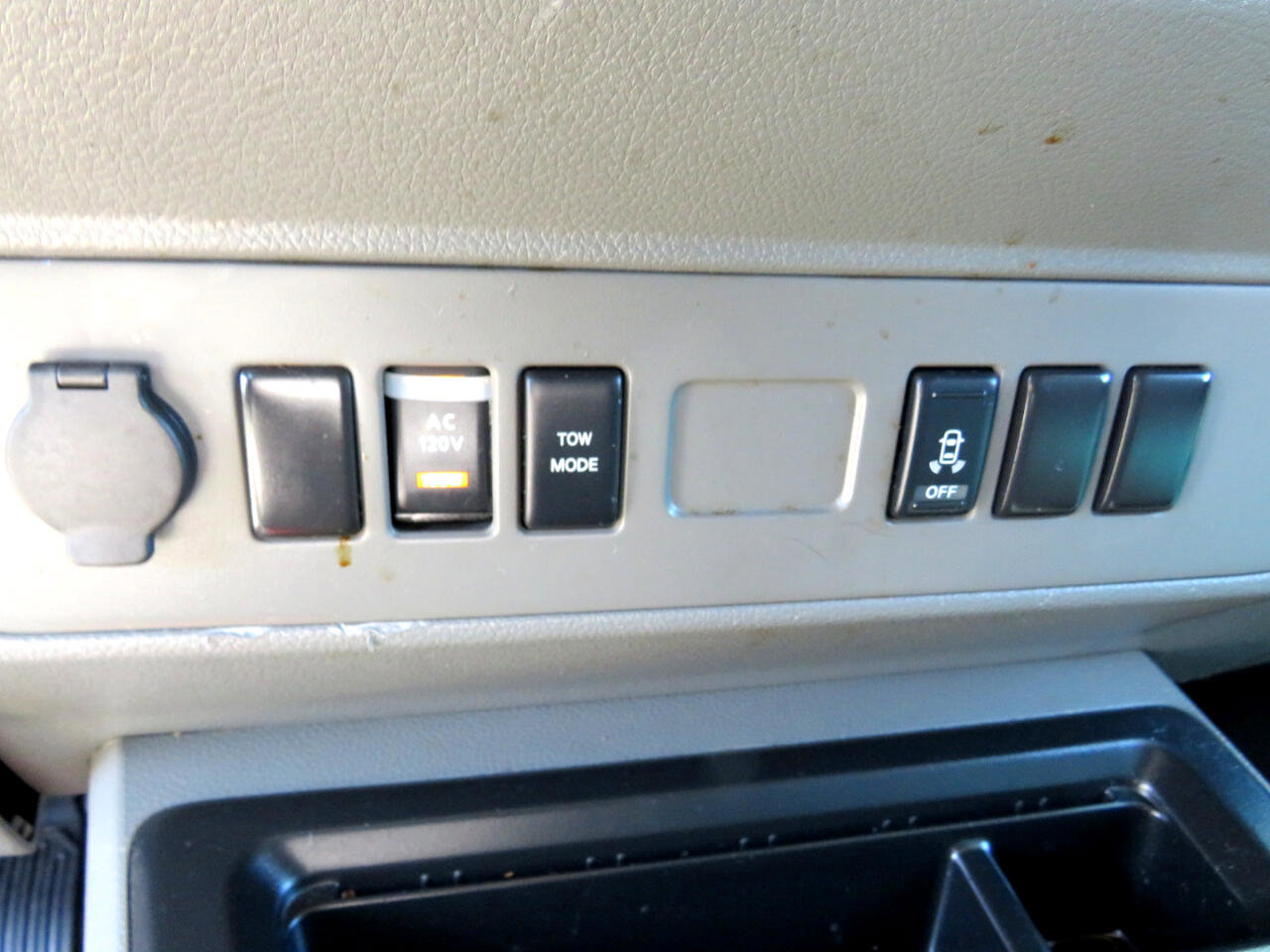 Used 2017 Nissan NV 3500 SV image 16