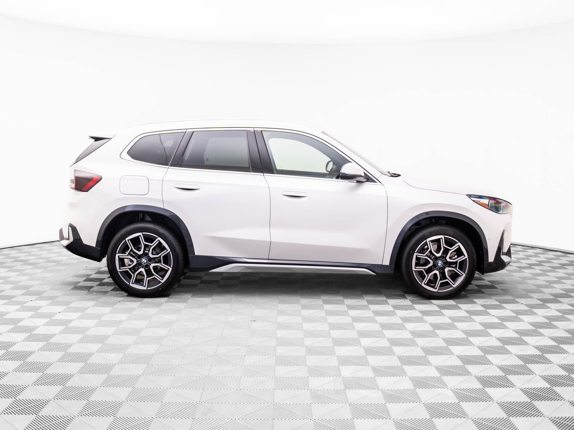 New 2026 BMW X1 xDrive28i w/ Convenience Package AWD/4WD image 7