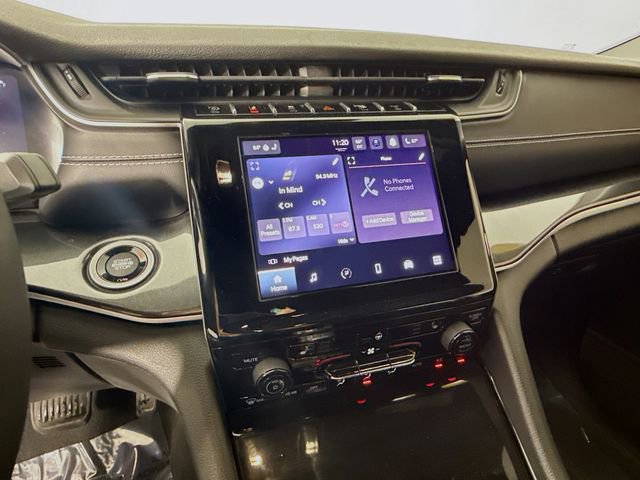 Used 2023 Jeep Grand Cherokee L Laredo image 14