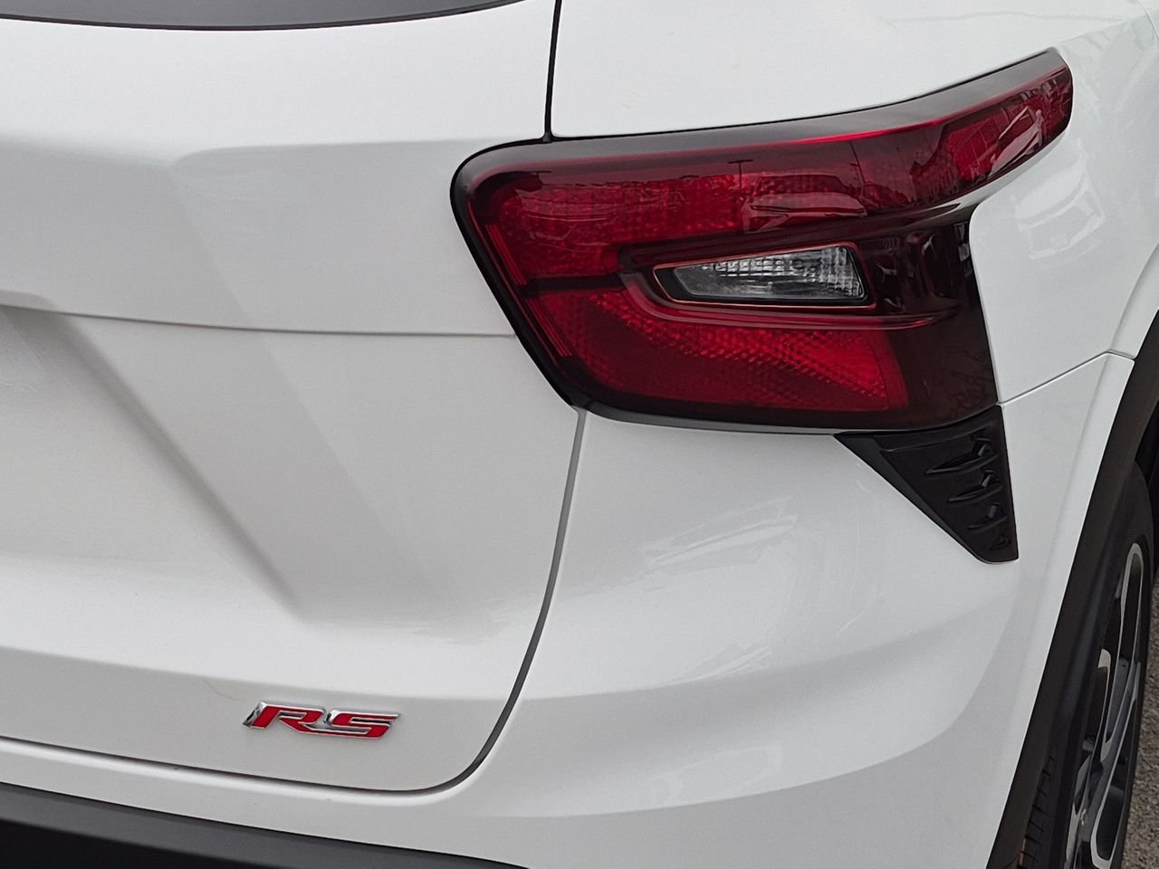 New 2026 Chevrolet Trax RS w/ Sunroof Package FWD image 32