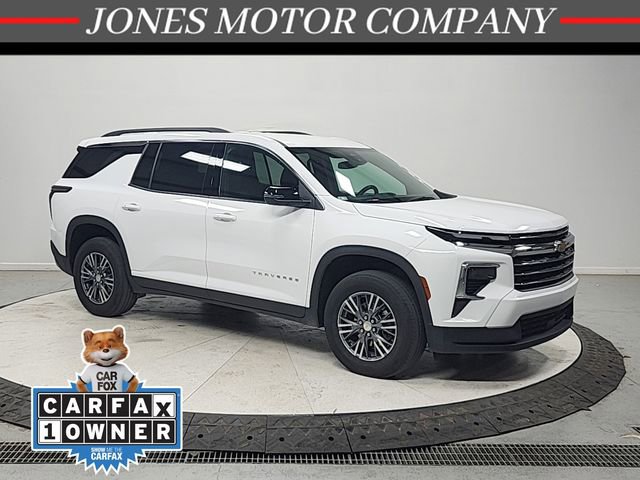 Used 2025 Chevrolet Traverse LT AWD/4WD image 1