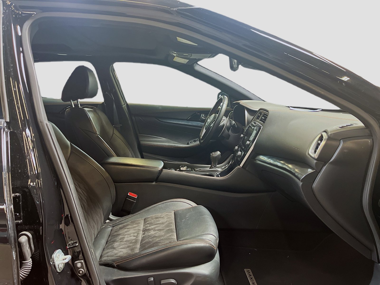 Used 2023 Nissan Maxima SR w/ Sport Mat Group FWD image 29