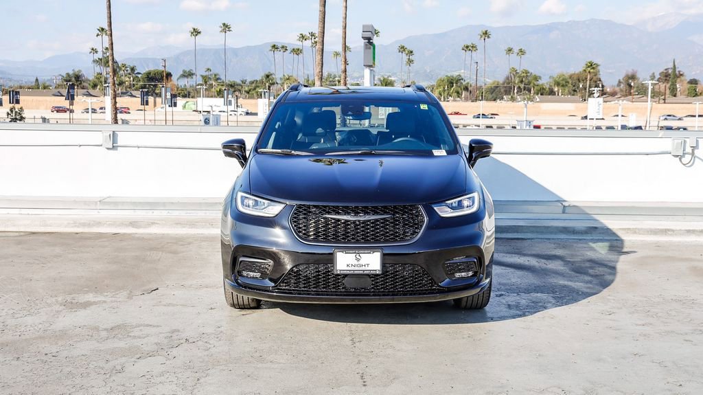 New 2026 Chrysler Pacifica Limited w/ S Appearance Package image 3