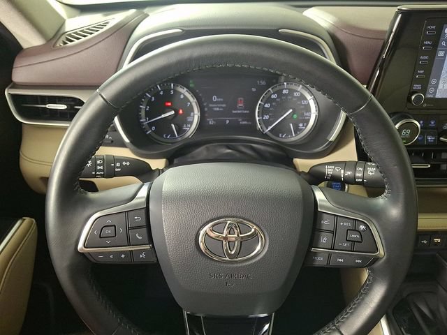 Used 2020 Toyota Highlander XLE AWD/4WD image 19
