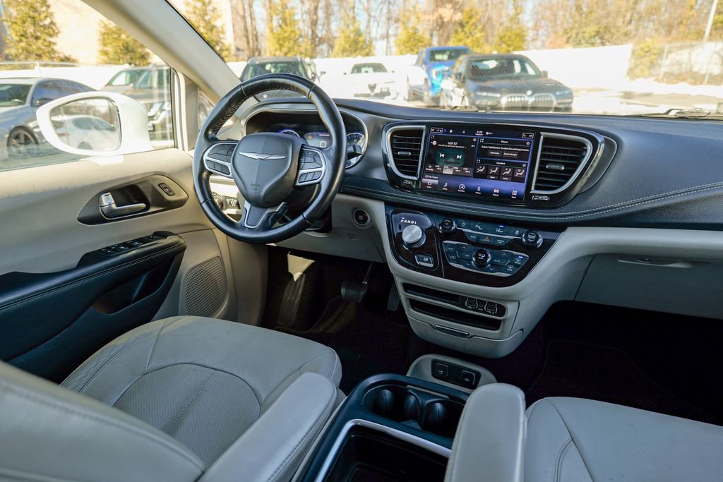 Used 2021 Chrysler Pacifica Touring-L image 33