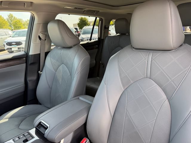 Used 2023 Toyota Highlander Platinum FWD image 15
