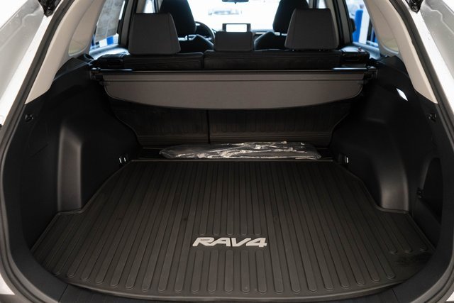 Used 2025 Toyota RAV4 XLE image 13