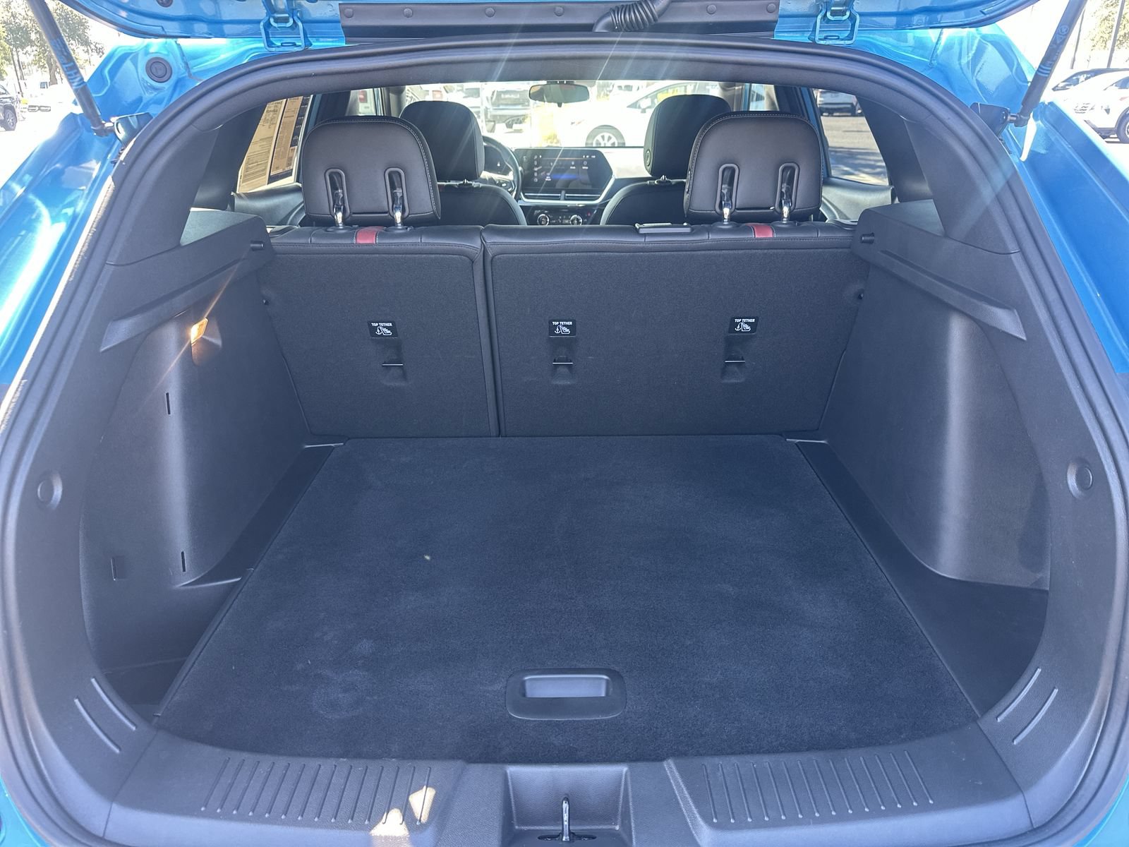 Used 2025 Chevrolet Trax RS w/ Sunroof Package FWD image 32