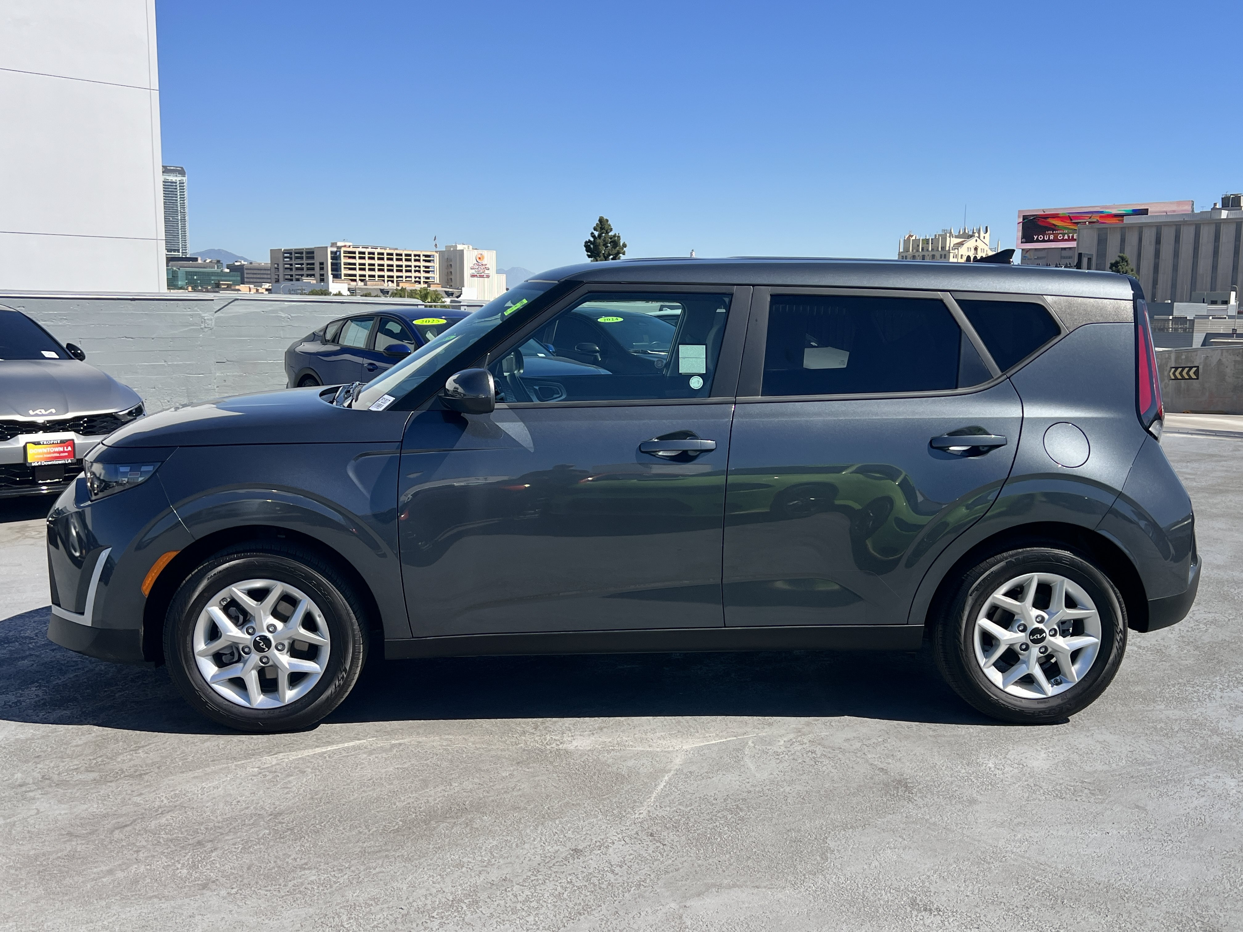Used 2025 Kia Soul LX w/ LX Technology Package FWD image 3