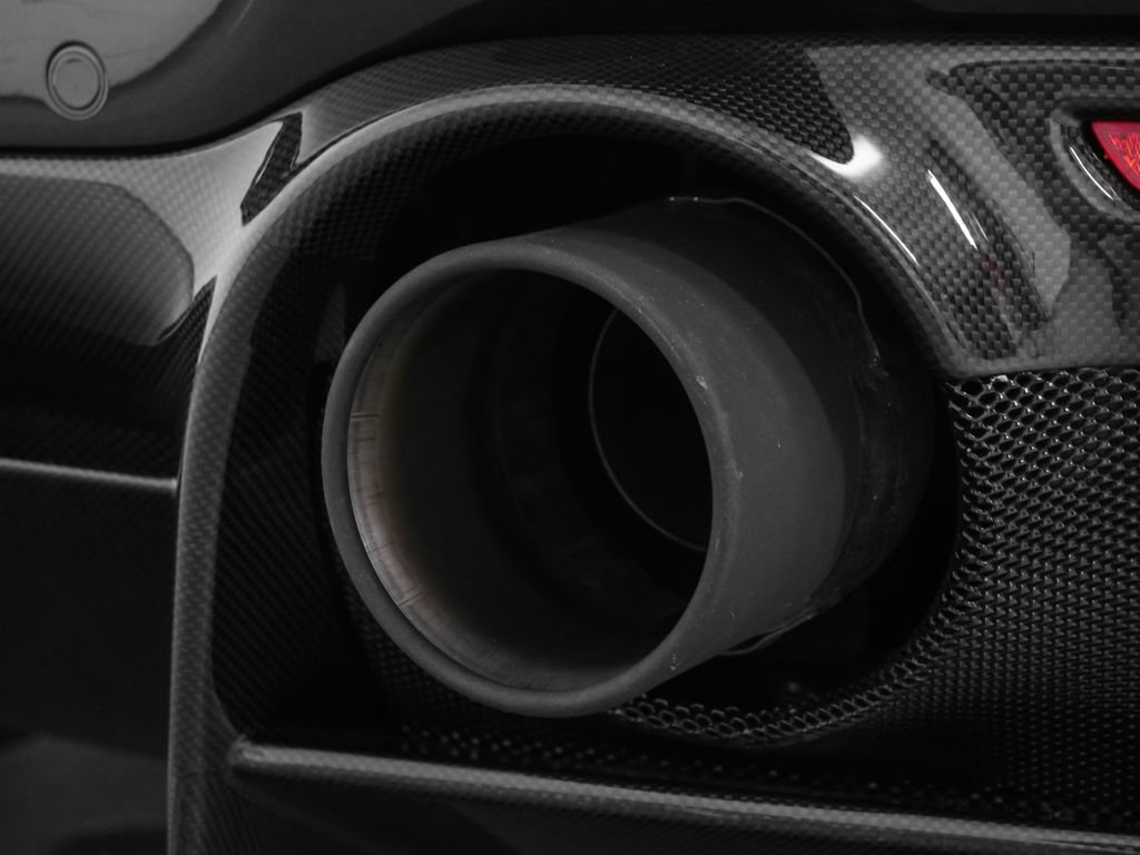Certified 2021 Ferrari F8 Tributo RWD image 33