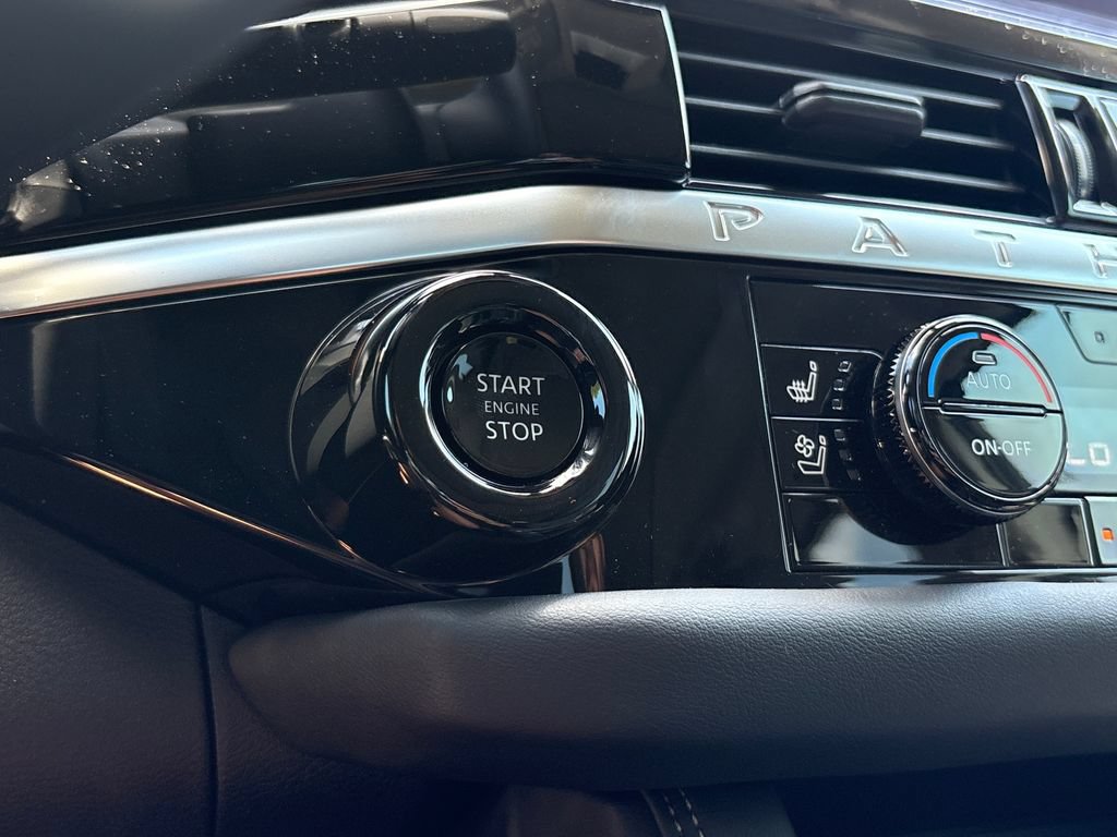 New 2026 Nissan Pathfinder Platinum FWD image 14