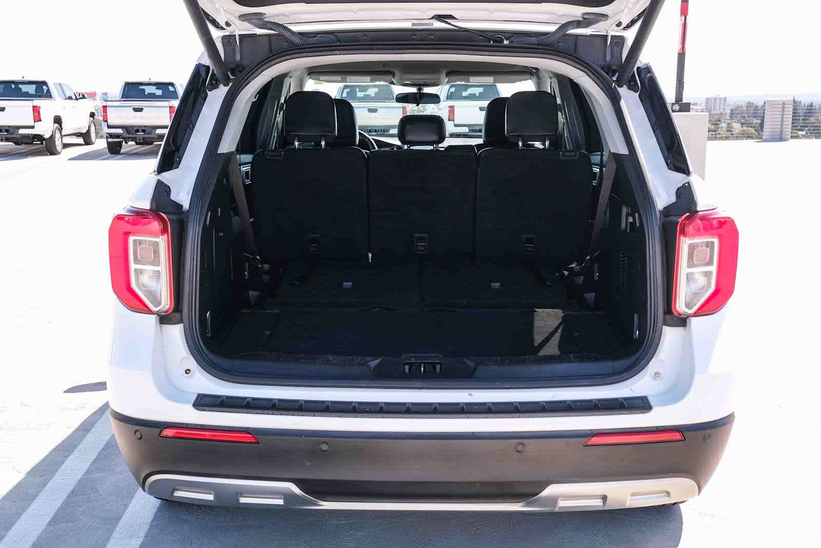 Used 2023 Ford Explorer XLT w/ Equipment Group 202A RWD image 28