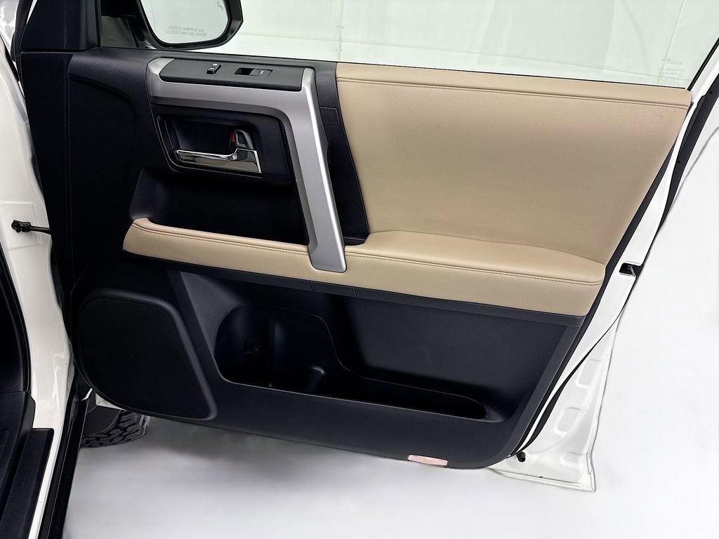 Used 2022 Toyota 4Runner SR5 Premium w/ Moonroof Package AWD/4WD image 24