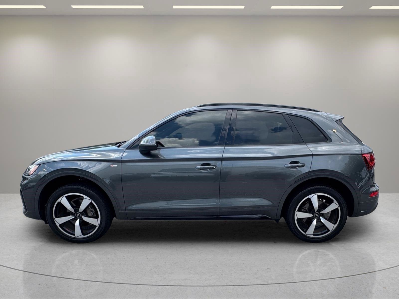 Used 2022 Audi Q5 2.0T Premium Plus w/ Premium Plus Package AWD/4WD image 2