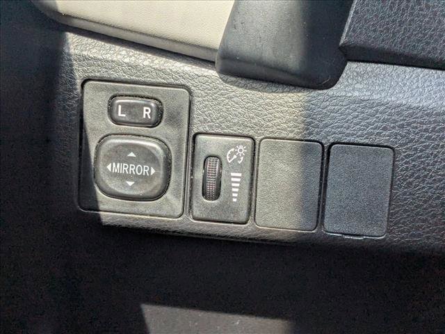 Used 2018 Toyota Corolla LE image 11