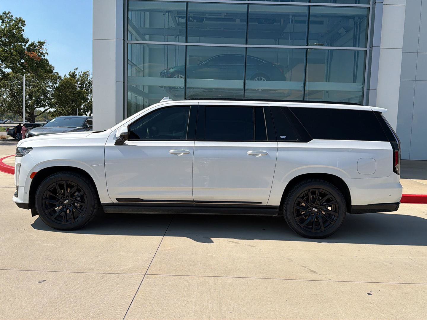 Used 2024 Cadillac Escalade ESV Sport w/ LPO, ONYX Package AWD/4WD image 2