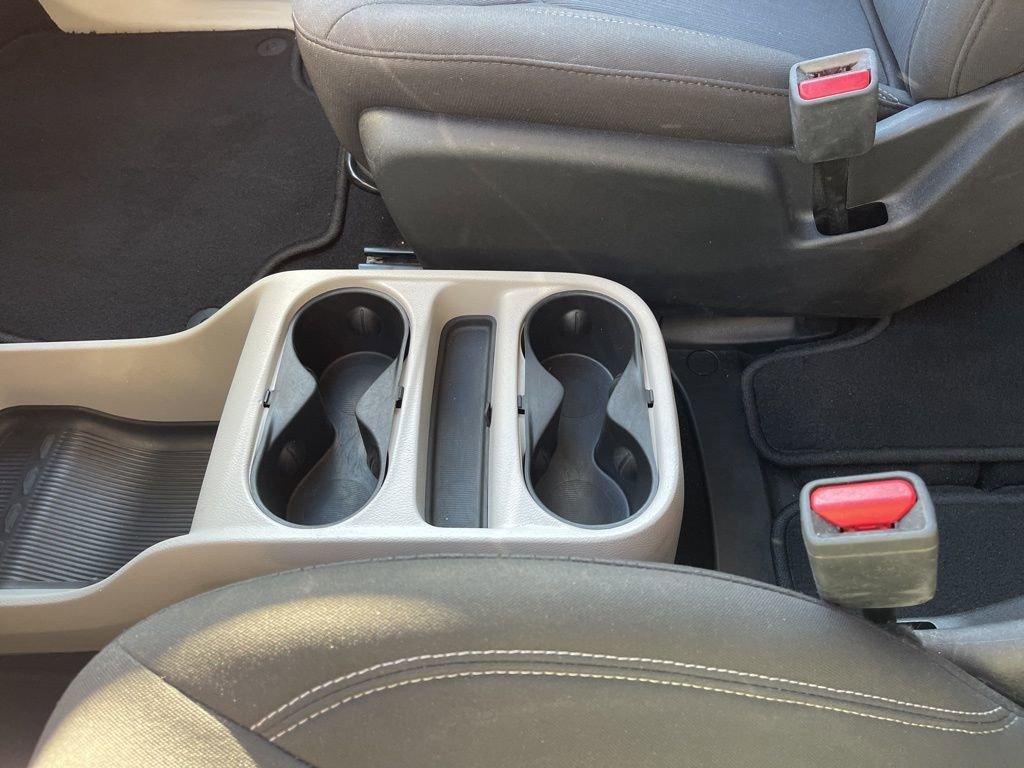 Used 2022 Chrysler Voyager LX image 14