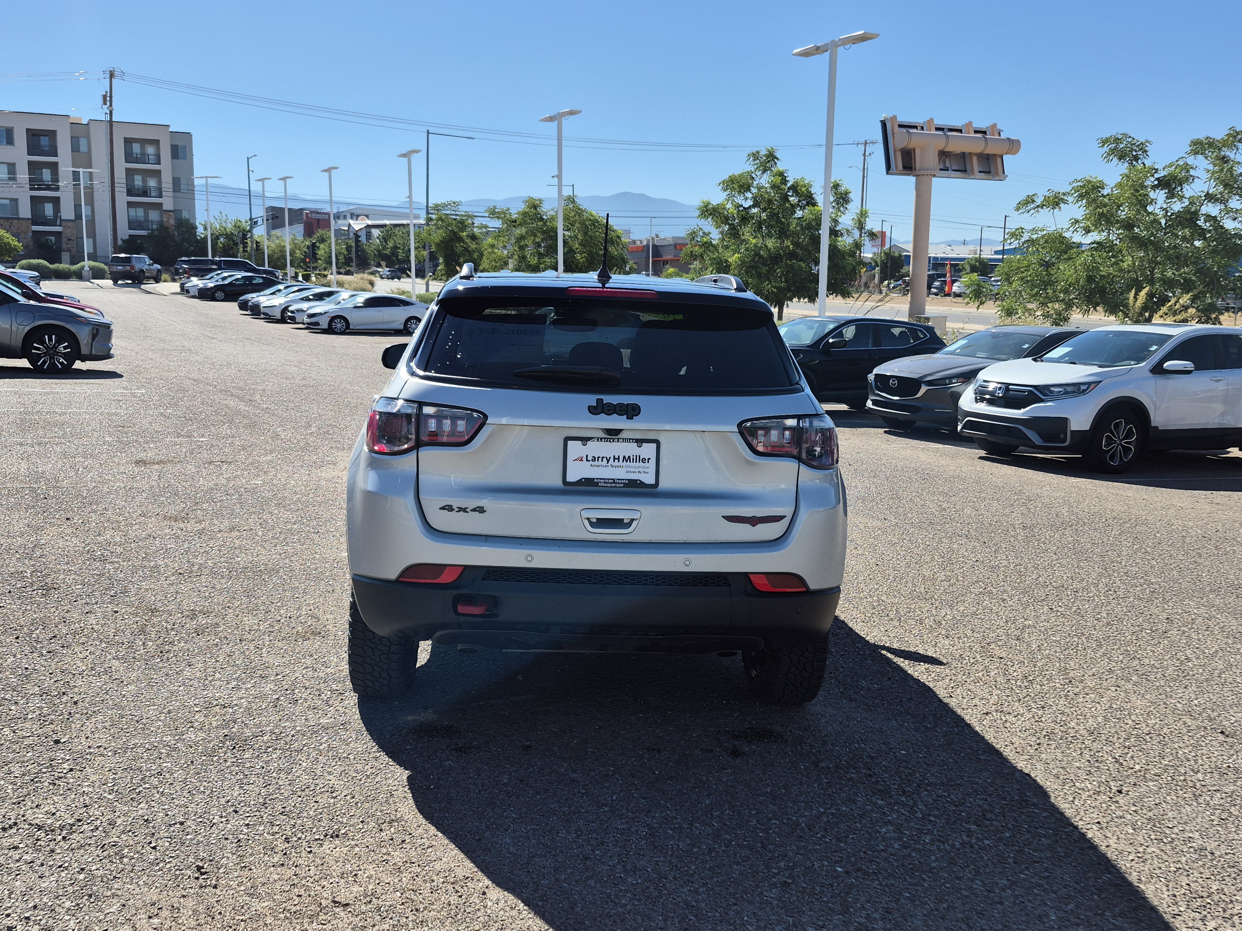 Used 2025 Jeep Compass Trailhawk AWD/4WD image 4