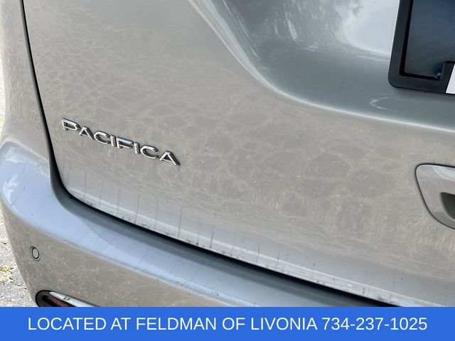 Used 2024 Chrysler Pacifica Touring-L FWD image 30