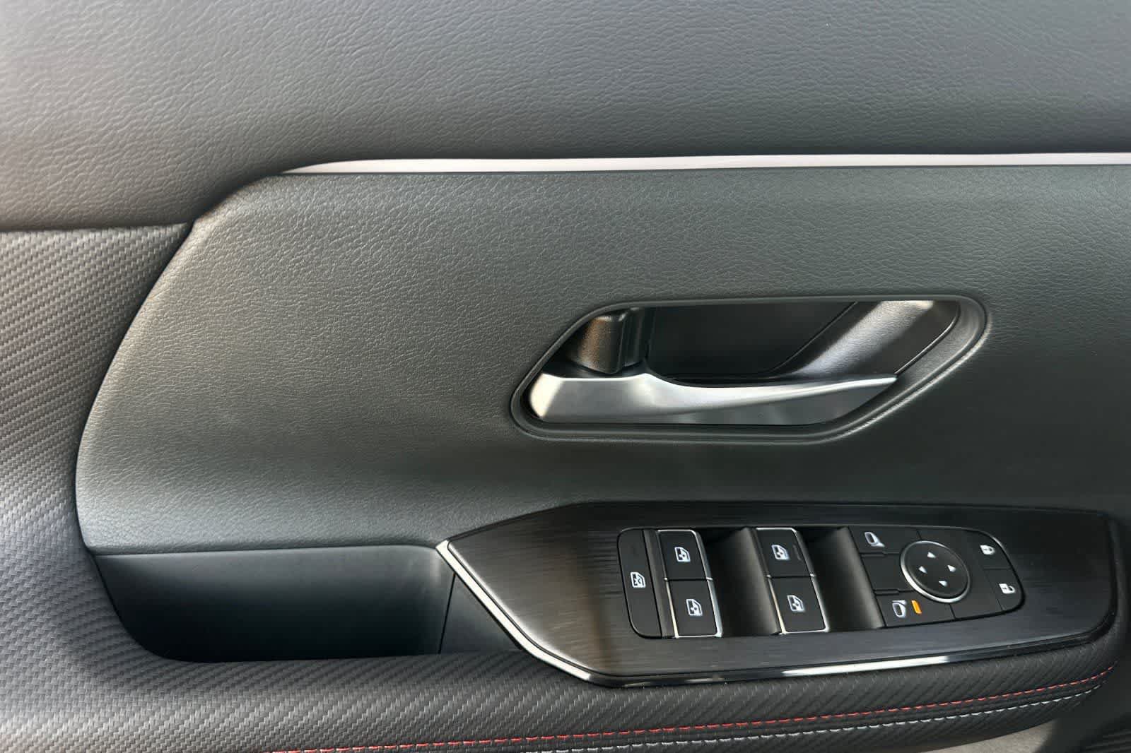 New 2026 Nissan Kicks SR FWD image 13