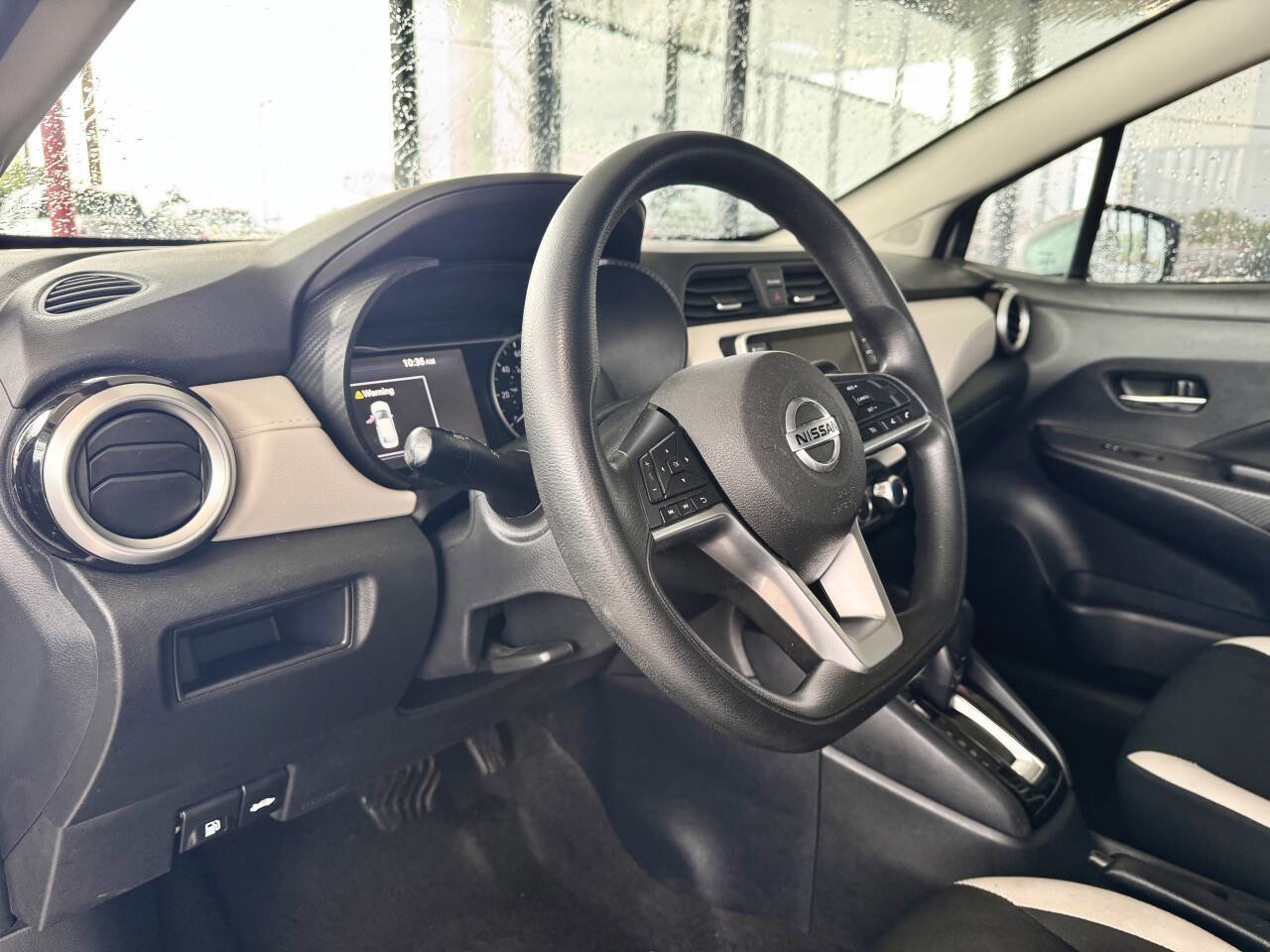 Used 2021 Nissan Versa SV image 9