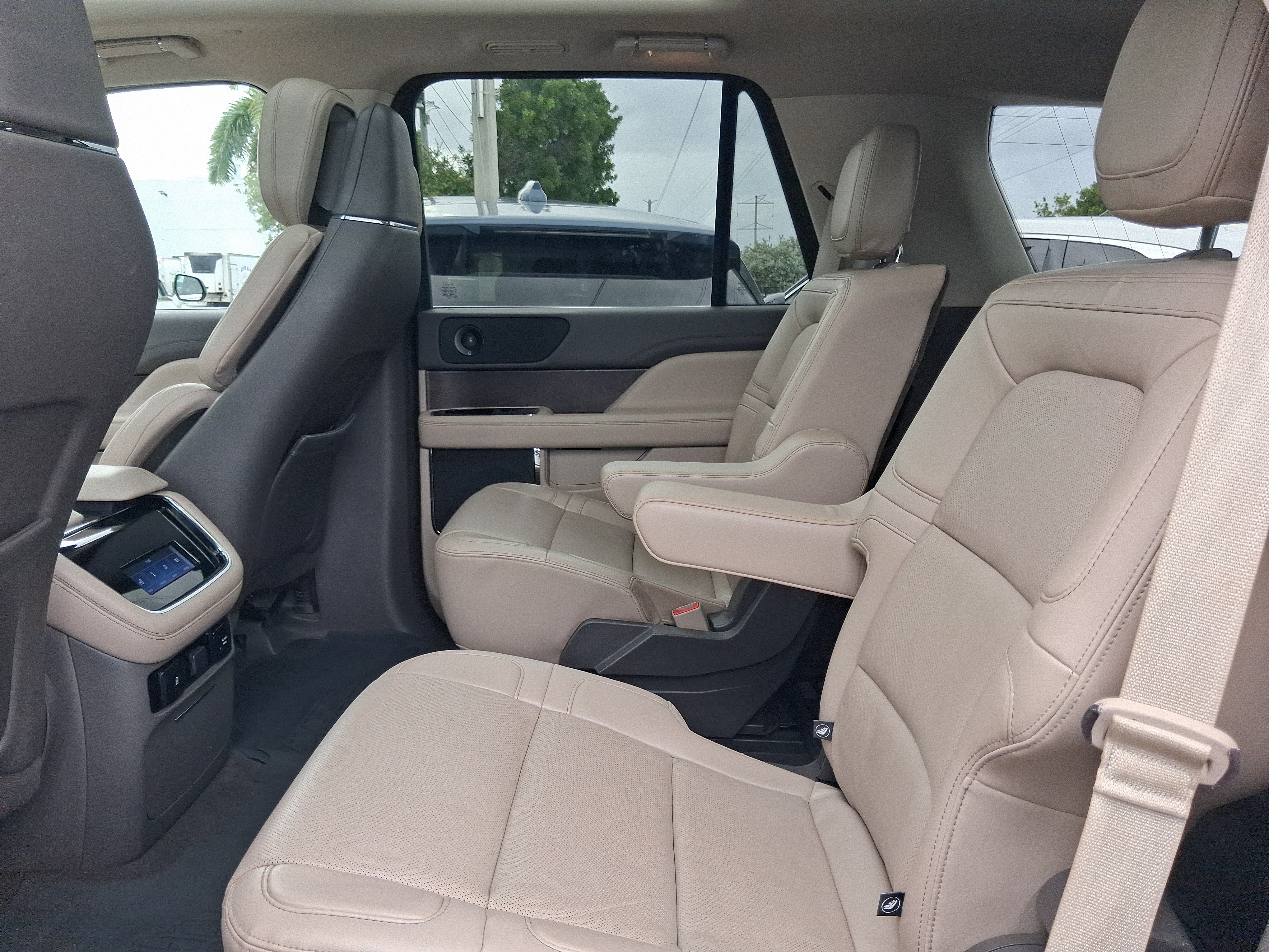 Certified 2023 Lincoln Navigator Reserve RWD image 6