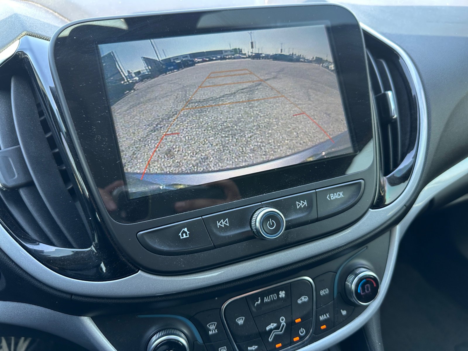 Used 2018 Chevrolet Volt LT w/ Comfort Package FWD image 31
