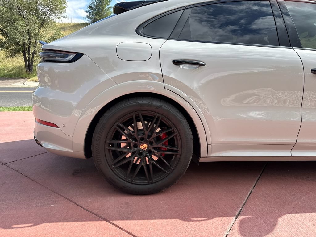 Used 2026 Porsche Cayenne GTS AWD/4WD image 38