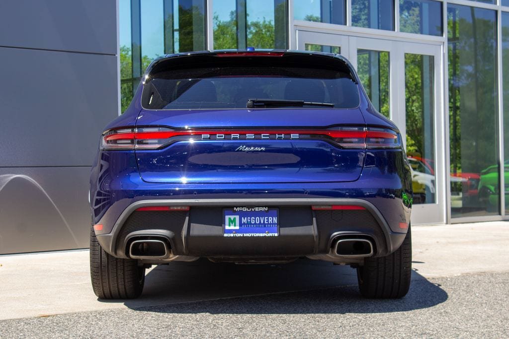 Used 2025 Porsche Macan AWD/4WD image 9