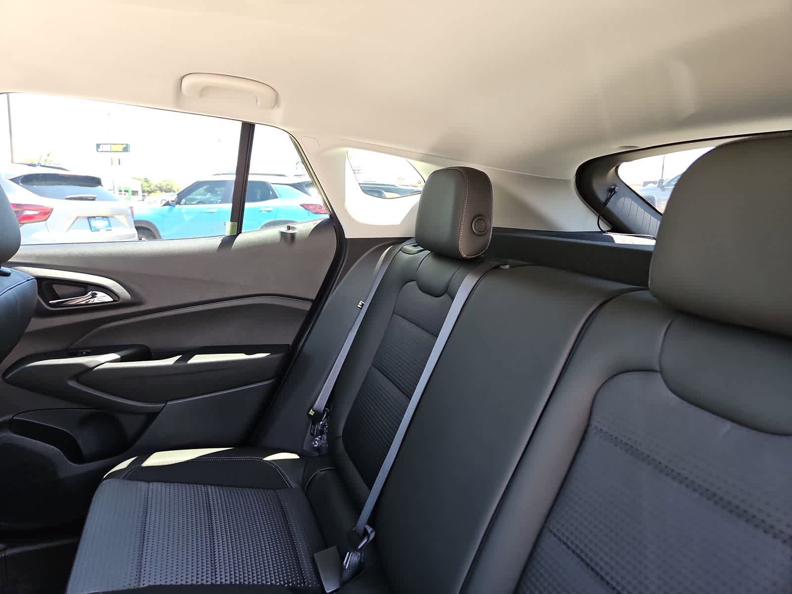 Used 2025 Chevrolet Trax LT w/ Driver Confidence Package FWD image 22