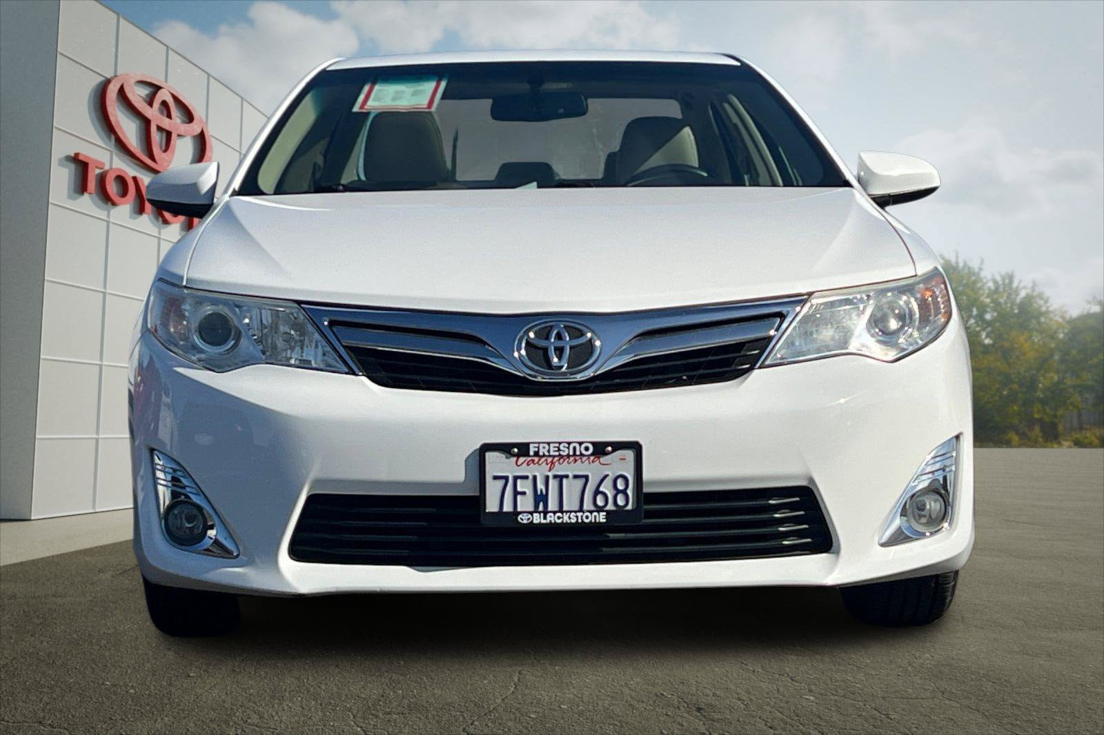 Used 2014 Toyota Camry XLE w/ Leather Package FWD image 8