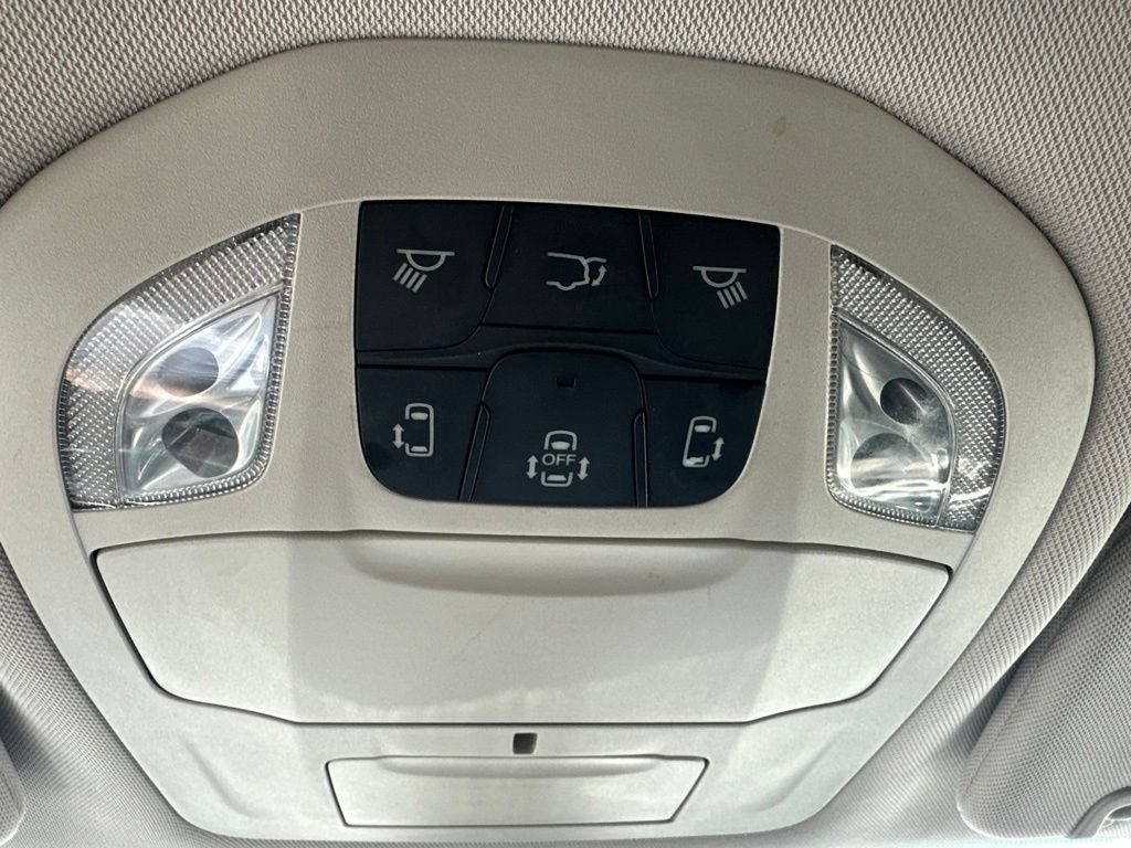 Used 2018 Chrysler Pacifica Touring-L FWD image 27