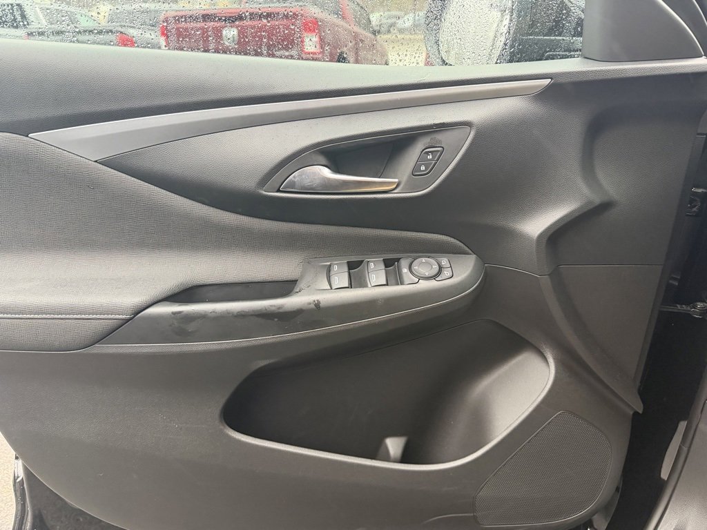 Used 2025 Buick Envista Preferred image 29