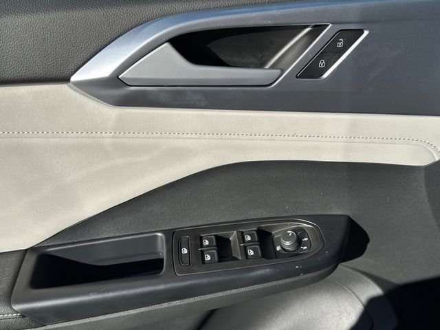 New 2025 Volkswagen Taos SE image 38