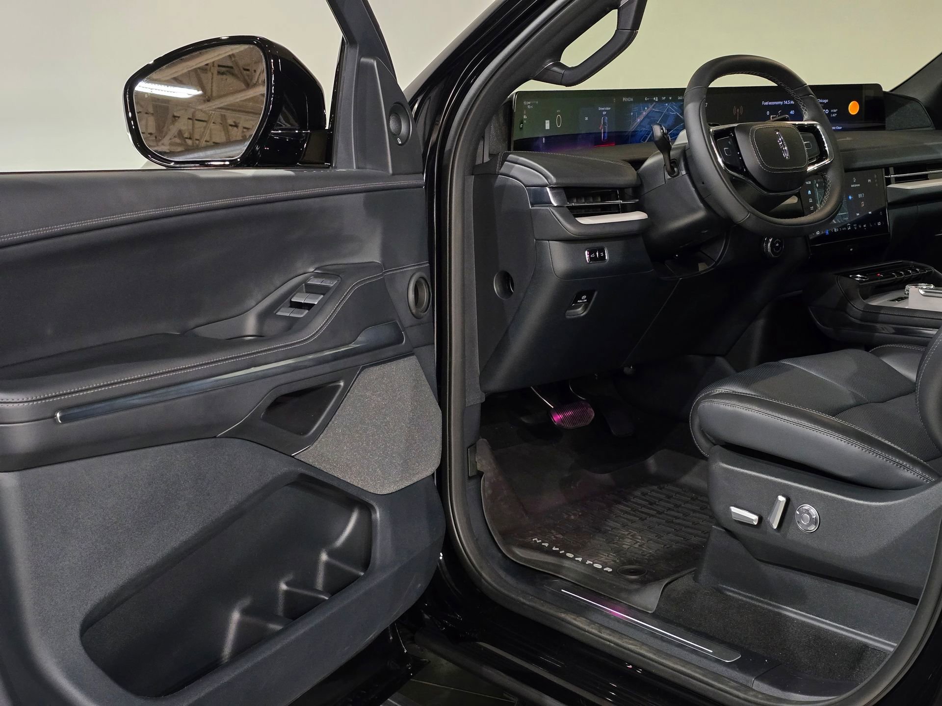 New 2025 Lincoln Navigator L Reserve w/ Jet Appearance Package image 16