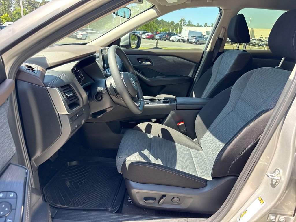 Used 2023 Nissan Rogue SV AWD/4WD image 13