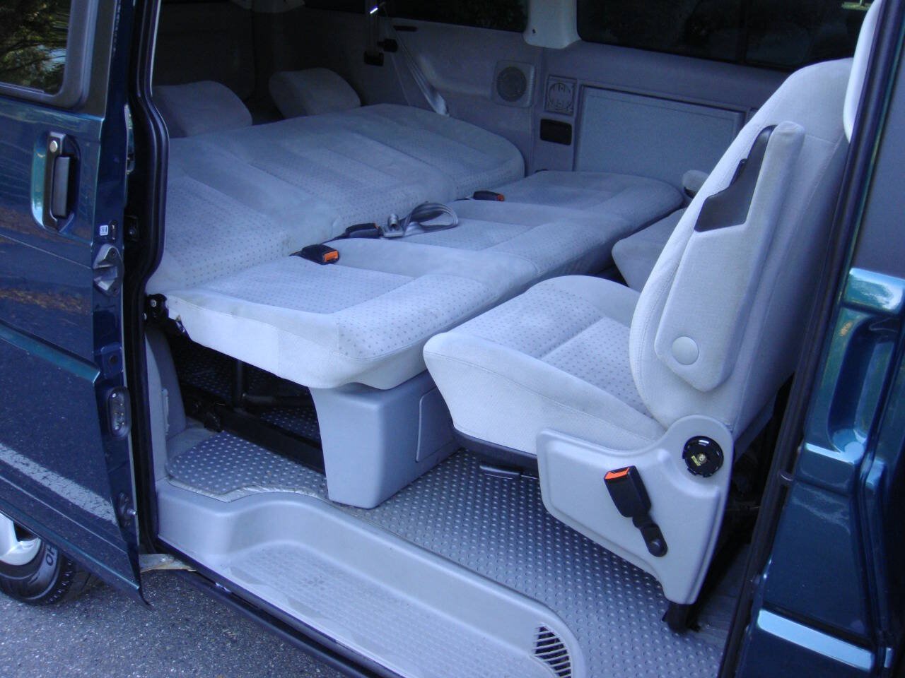 Used 2003 Volkswagen Eurovan MV FWD image 16
