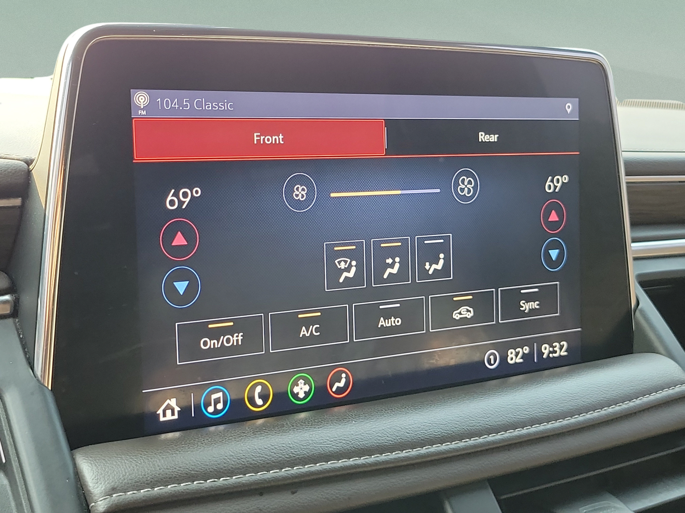Used 2021 Chevrolet Suburban LT RWD image 25