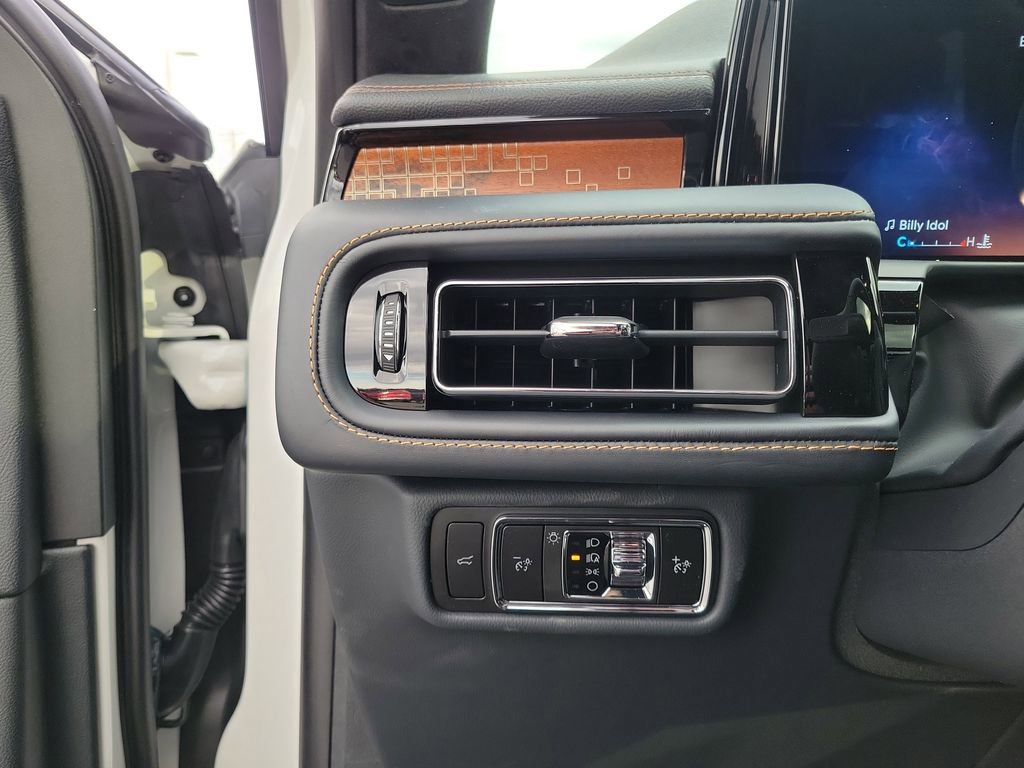 New 2026 Lincoln Aviator Black Label w/ Jet Appearance Package image 22