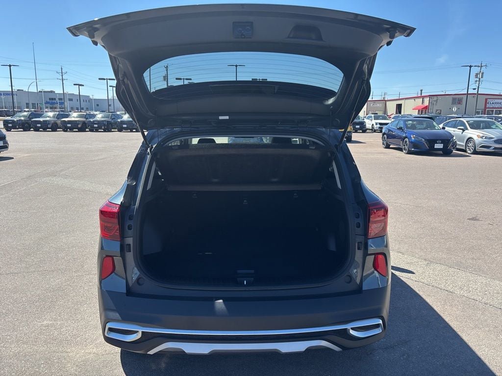 Used 2023 Kia Seltos SX w/ SX Sunroof Package AWD/4WD image 32