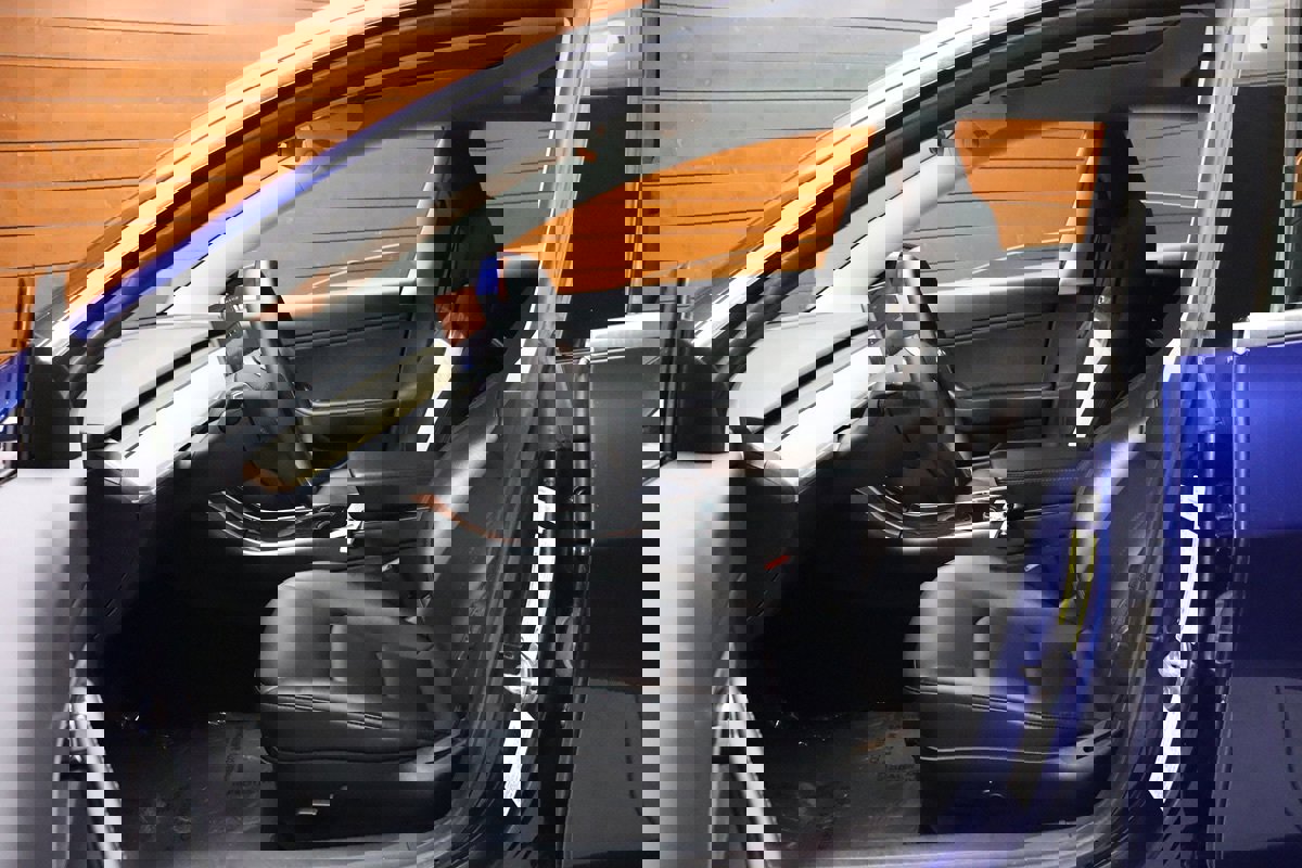 Used 2020 Tesla Model 3 Long Range image 32